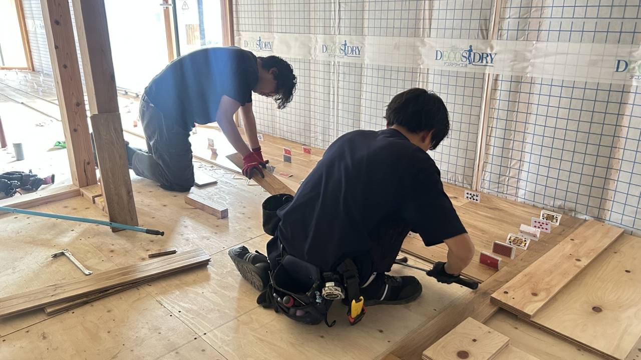 居心地のいい無垢の床材✨現場の様子を少しご紹介(*´ω｀*)♪